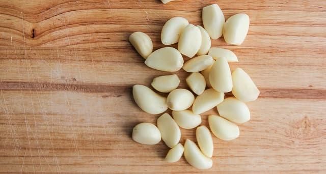 Garlic seeds ( Pack of 20) + Free Plant Growth Serum
